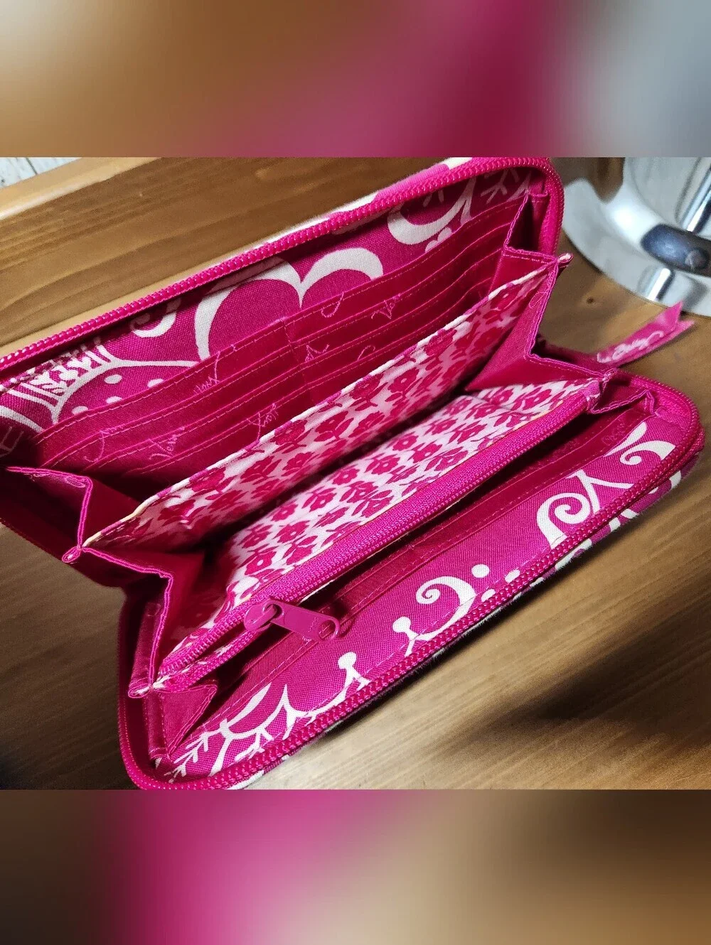 Vera Bradley Retired  Hot Pink & White Quilted Zip Around Wallet TWIRLY BIRD
